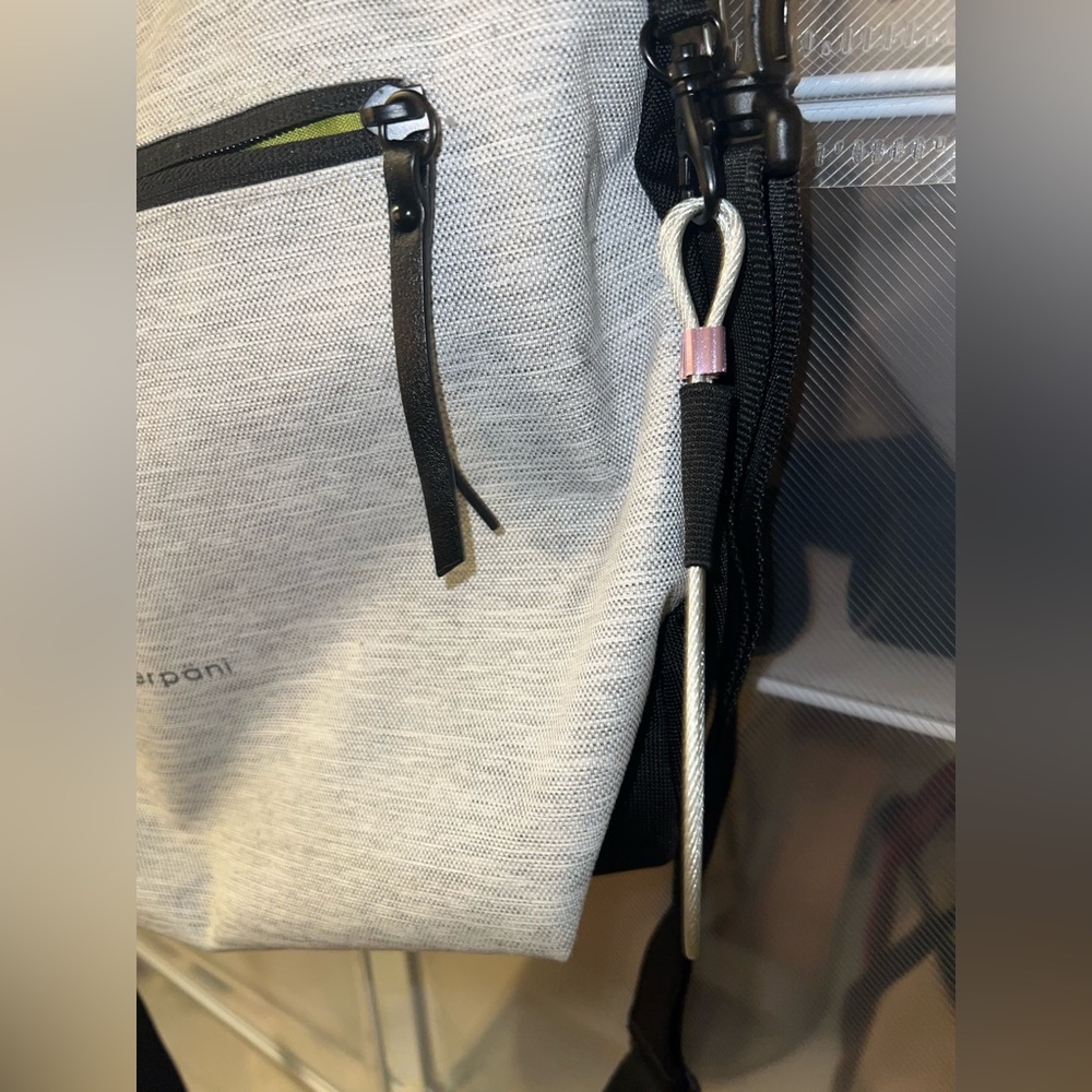 Sherpani anti theft crossbody bag / purse (geo) - Picture 4 of 6